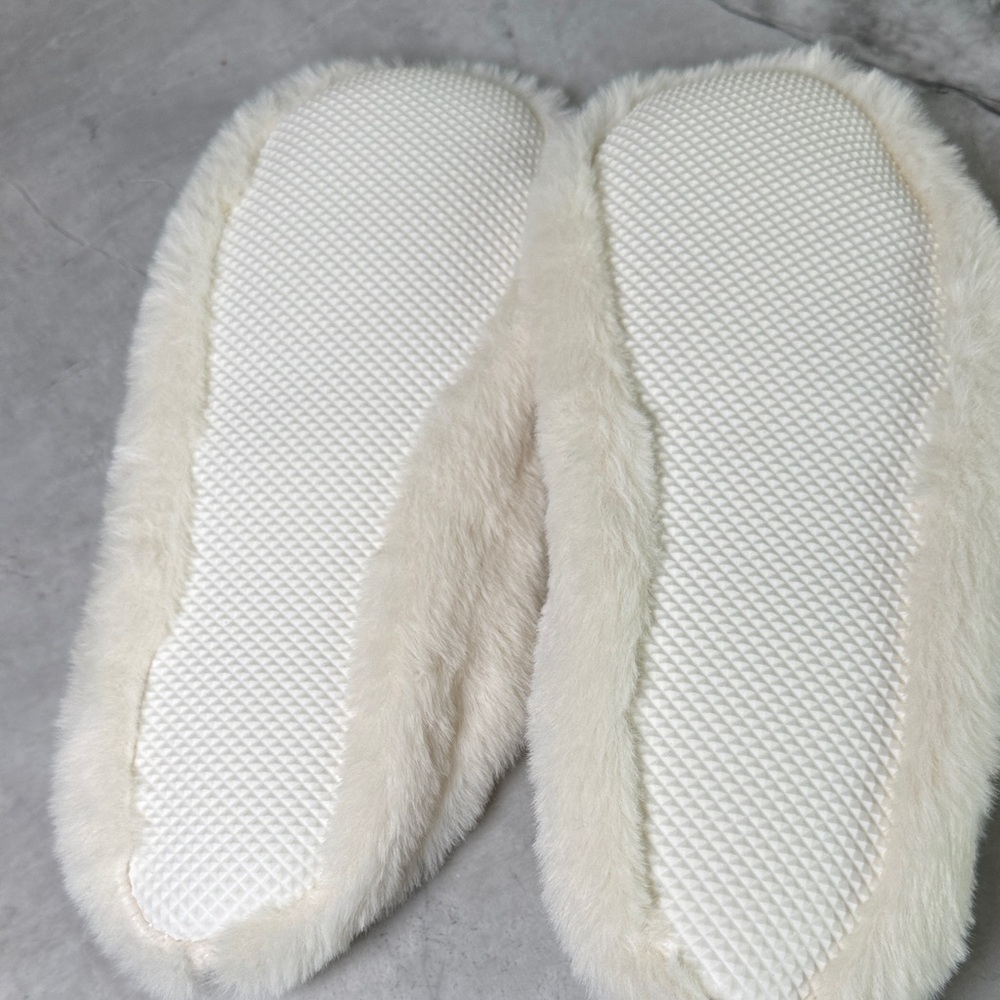 Pantuss Warming Slippers with lavendar flower inserts. Size Medium (8/9) - Picture 4 of 4